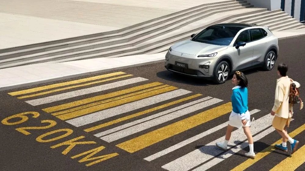 кроссовер Changan Deepal S05 спереди сбоку 2026