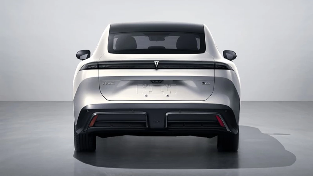 седан Changan Deepal L06 сзади