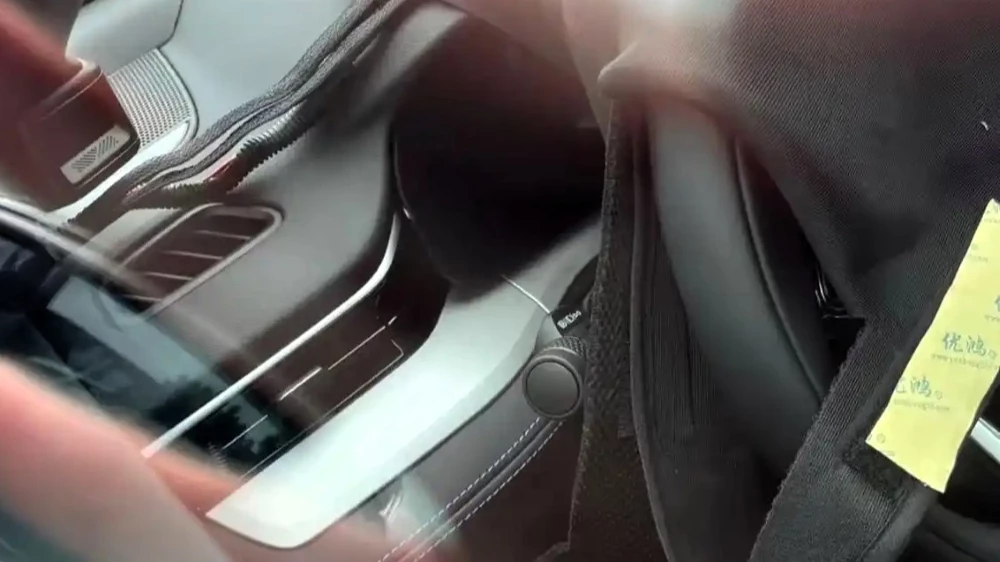 Geely Preface 2026 обновленный седан фрагмент интерьера