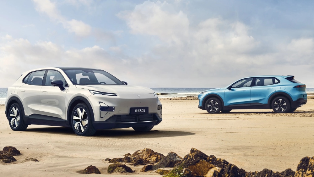 кроссовер Changan Deepal S05 спереди сбоку 2026