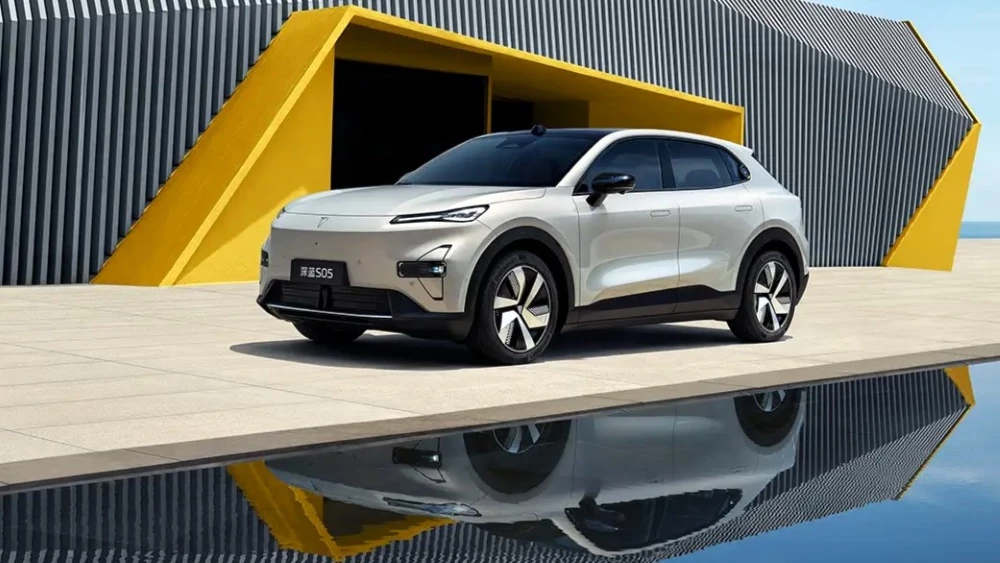 кроссовер Changan Deepal S05 спереди сбоку 2026