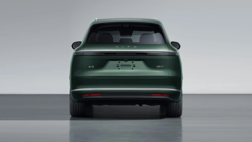 Новый кроссовер Aito M7 сзади