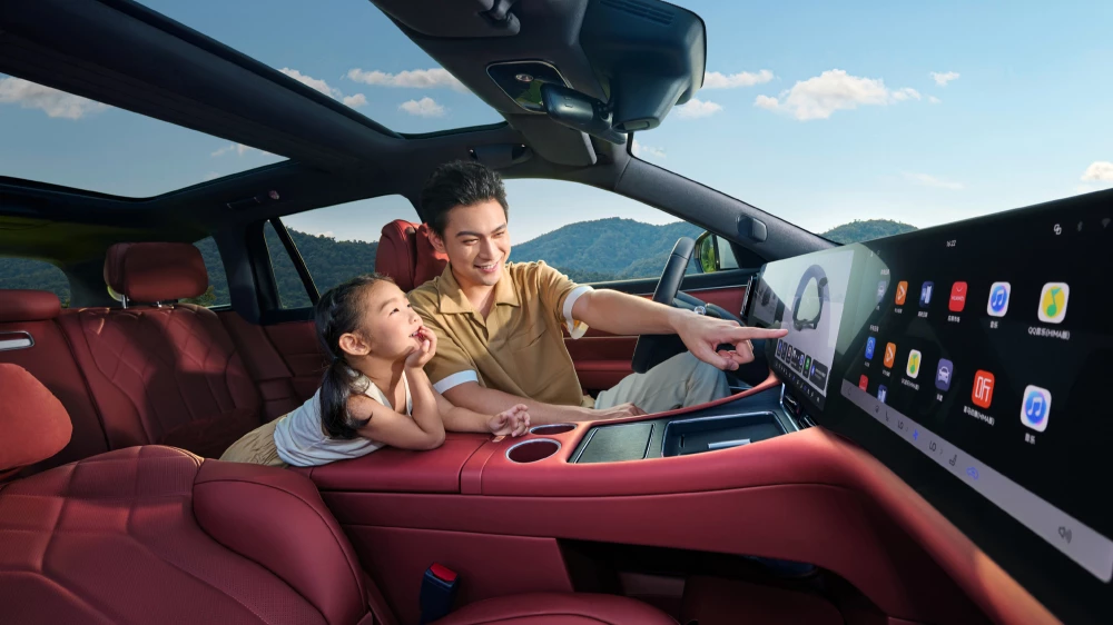 Электрический кроссовер Aito M8 салон интерьер водитель