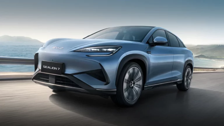 byd sealion 7 электрический кроссовер голубой сбоку спереди цены комплектации казахстан