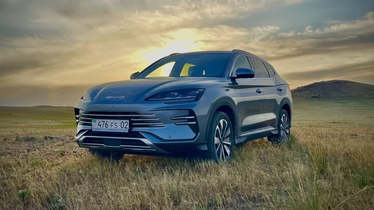 BYD Song Plus DM-i сбоку спереди