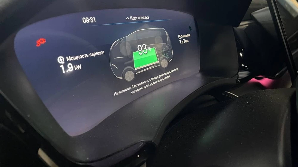 BYD Song Plus DM-i салон интерьер приборная панель