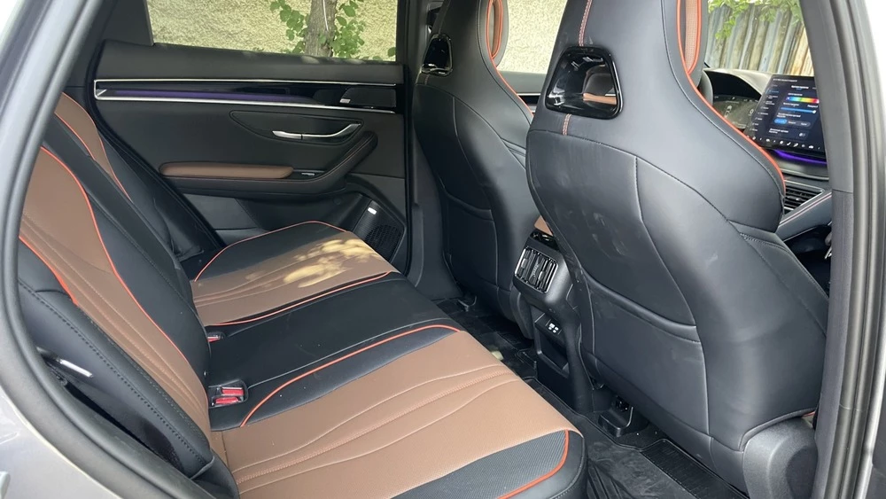 BYD Song Plus DM-i салон интерьер второй ряд сиденья