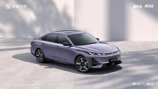 Changan Eado Lamore четвертое поколение новый обновленный спереди сбоку