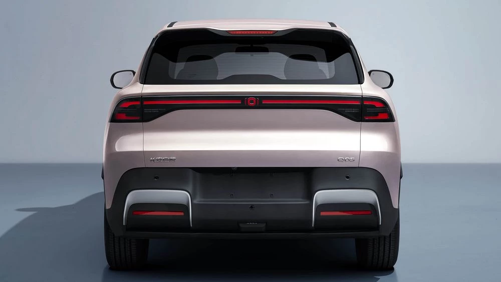 Новый кроссовер Changan Nevo Q05 сзади