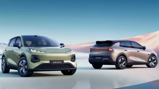 Новый кроссовер Changan Nevo Q05 сбоку спереди сзади