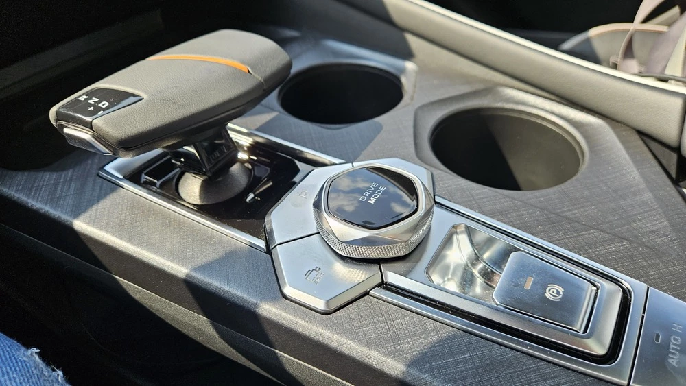 Changan Uni-V тест салон интерьер тоннель селектор