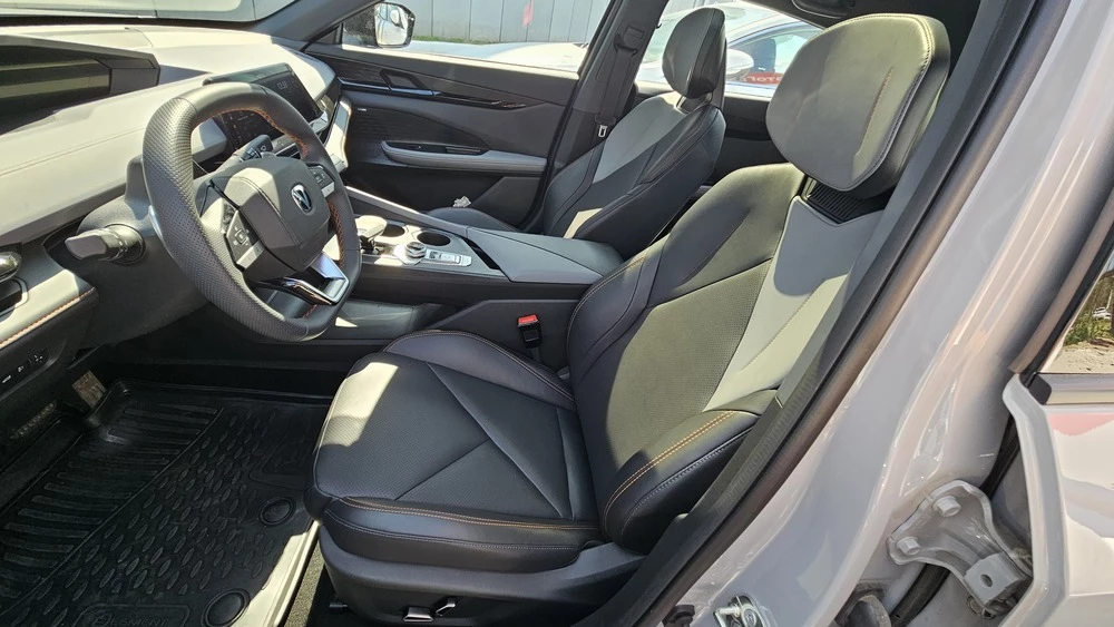 Changan Uni-V тест салон интерьер сиденья первый ряд