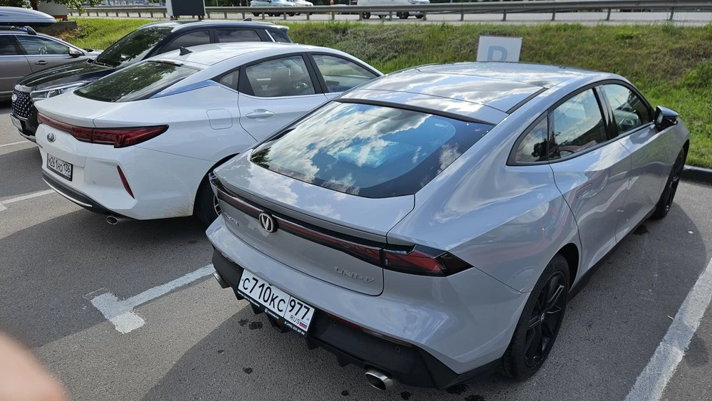 Changan Uni-V тест сбоку сзади