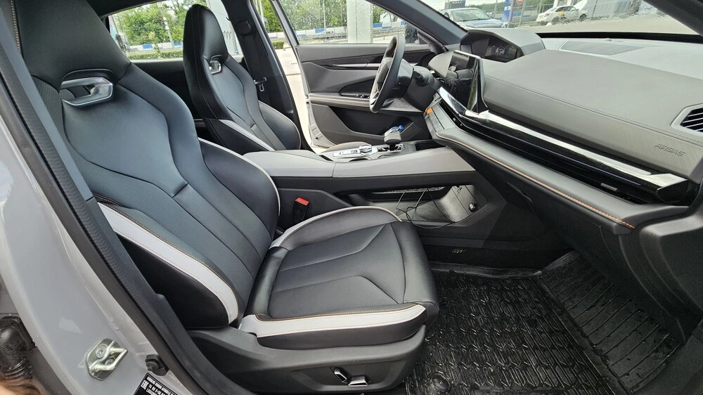 Changan Uni-V тест салон интерьер первый ряд сиденья