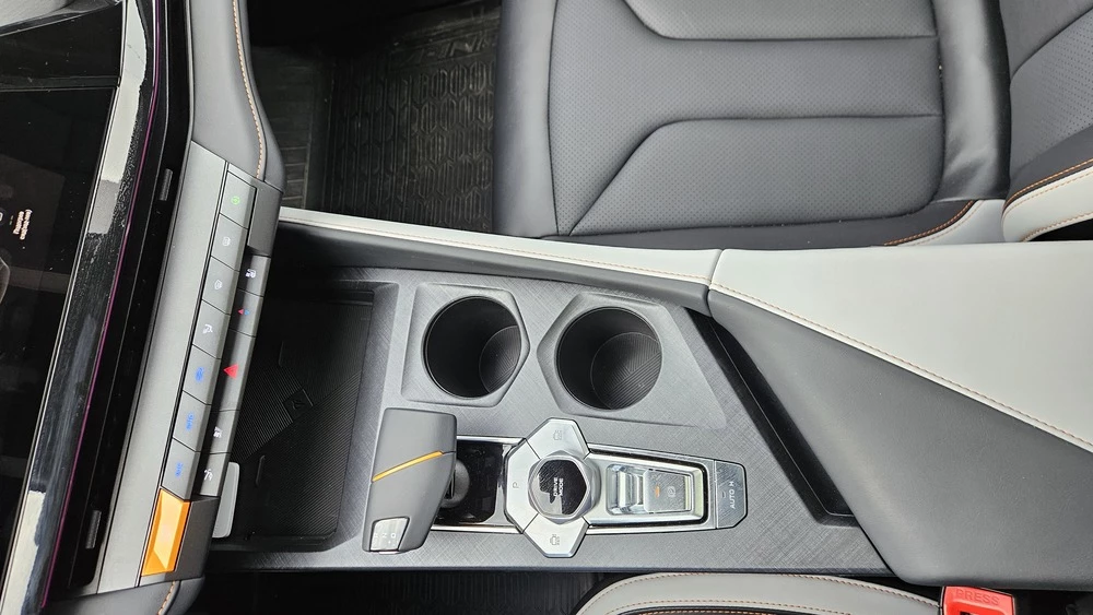 Changan Uni-V тест салон интерьер тоннель селектор