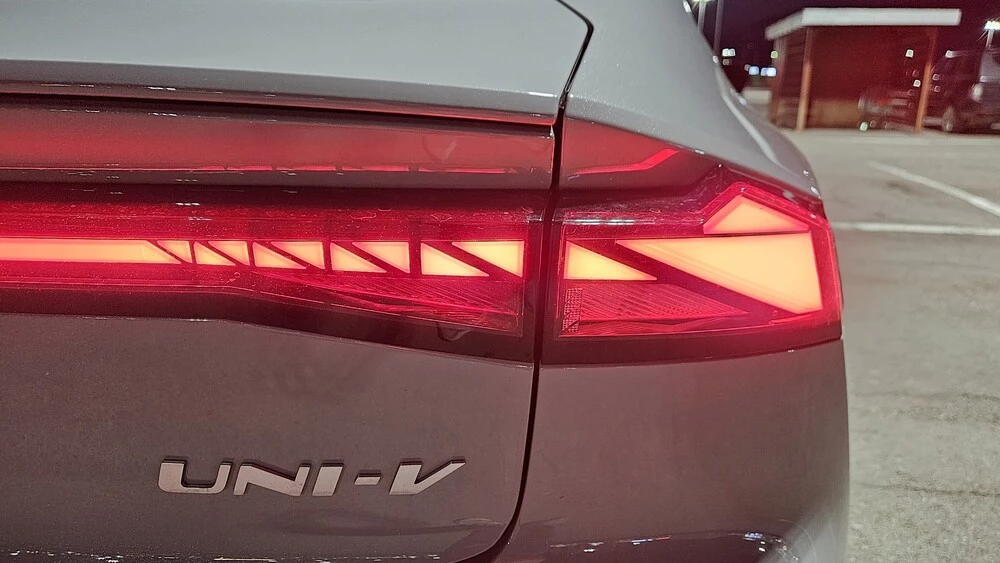 Changan Uni-V тест вечером фонари