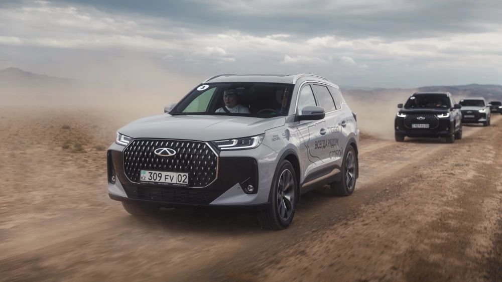 Chery Tiggo 7 новый в казахстане тест сбоку спереди в динамике