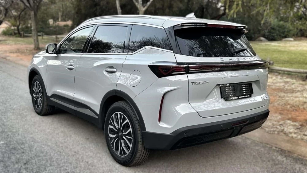 Chery Tiggo 7 CSH кроссовер сбоку сзади гибрид