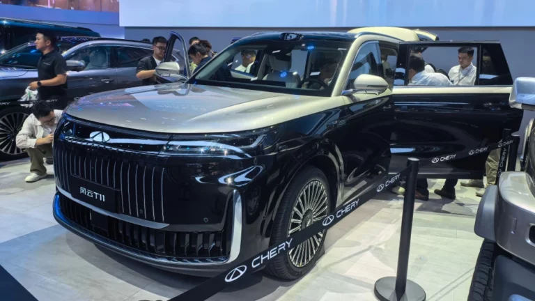 exeed exlantix e02 флагман chery fulwin t11 кроссовер последовательный гибрид сбоку спереди чэнду