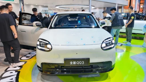 chery qq 3 электрический хэтчбек автосалон чэнду спереди белый