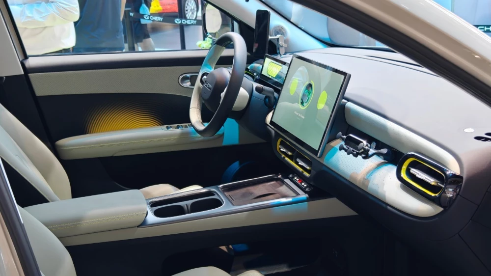 chery qq 3 электрический хэтчбек автосалон чэнду салон белый