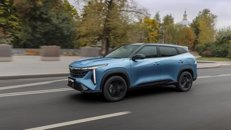 Geely Cityray сбоку в динамике