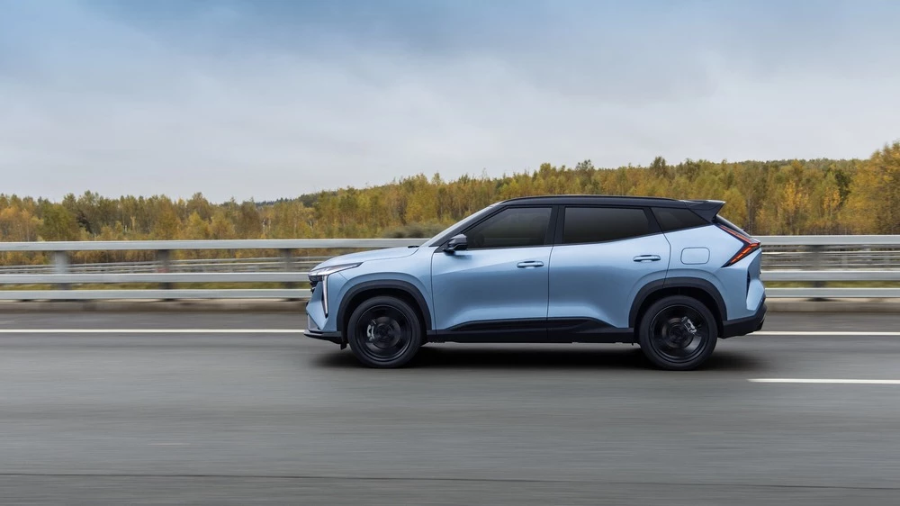 Geely Cityray сбоку в динамике