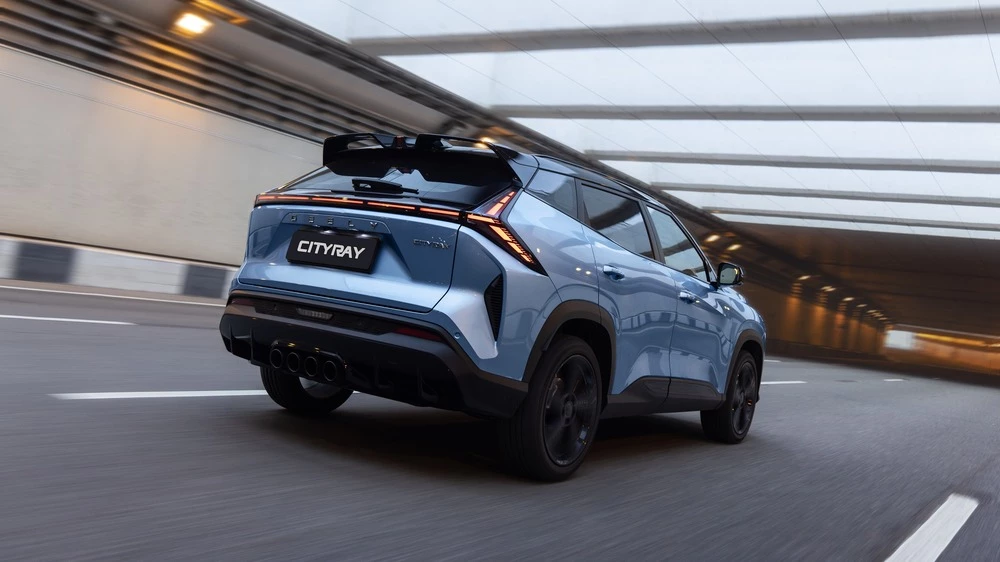 Geely Cityray сбоку сзади в динамике