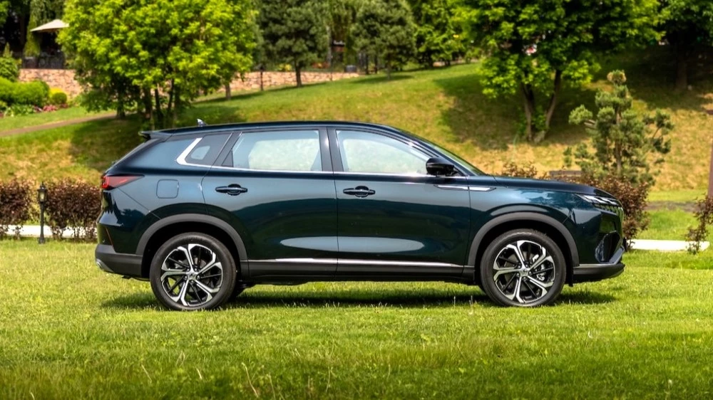 Dongfeng Huge сбоку кроссовер