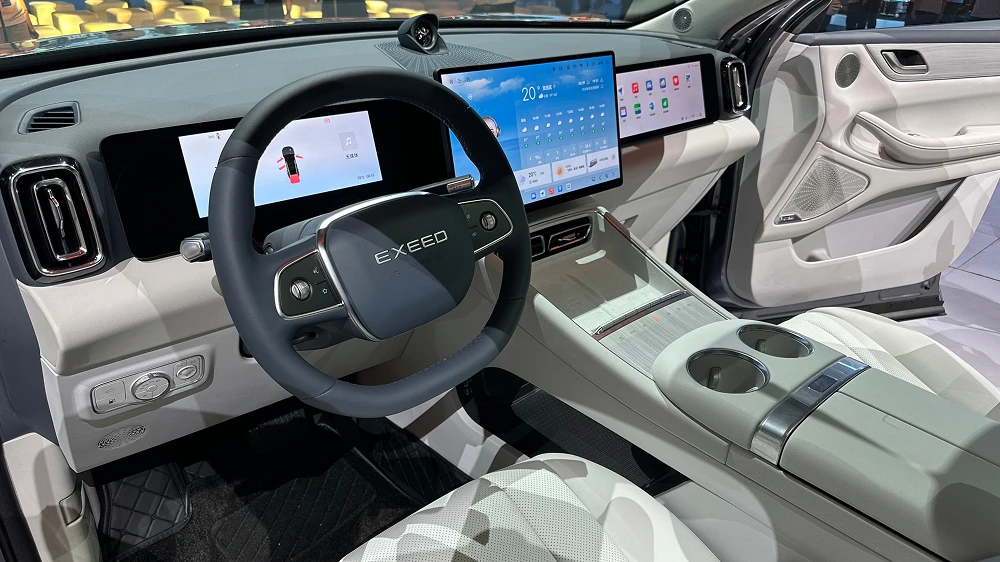 exeed exlantix et5 e05 салон кроссовер серый гибридный последовательный чэнду автосалон