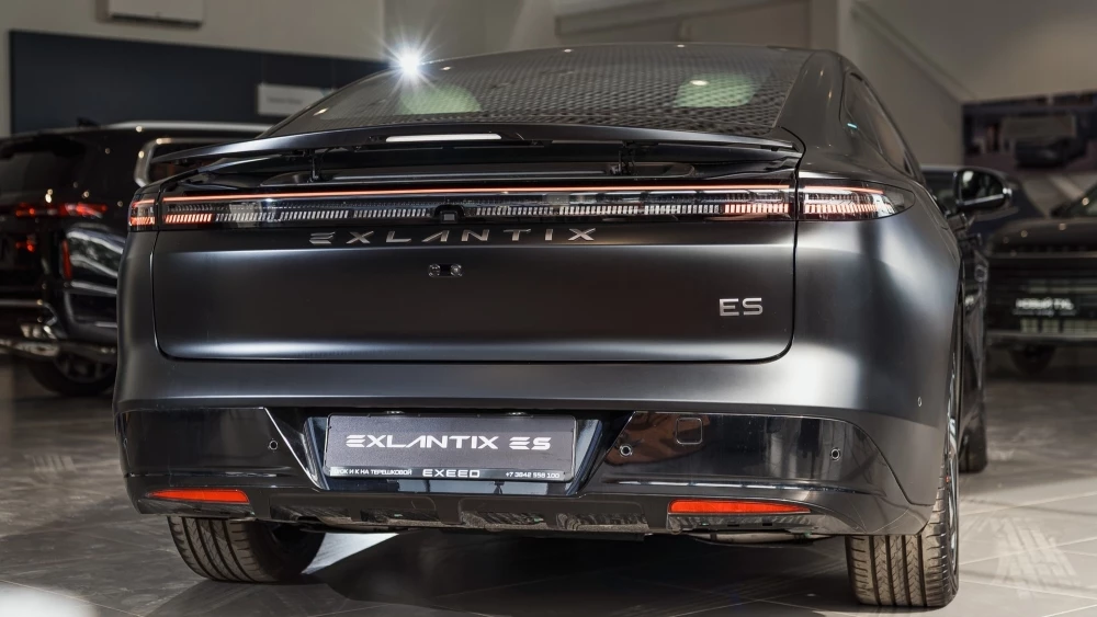 Автомобиль Exlantix ES в ДЦ «Exeed Центр ДЮК и К» в Кемерове новый купить у дилера в автосалоне сзади