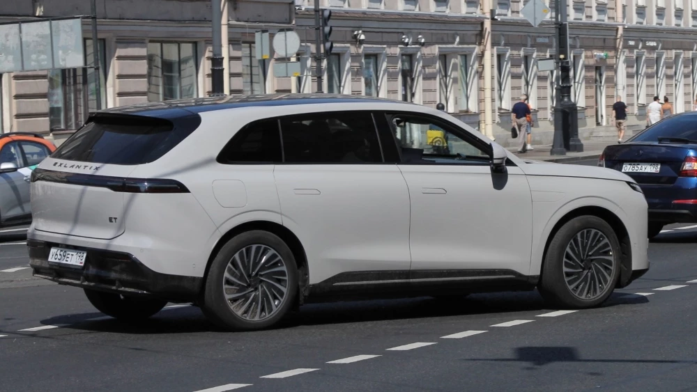 Exlantix ET на улице сбоку санкт-петербург