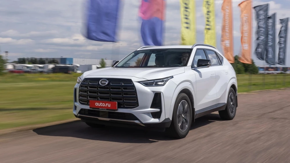 Супертест тест рейтинг среднеразмерных кроссоверов в России авто ру gac gs4 сбоку спереди в динамике