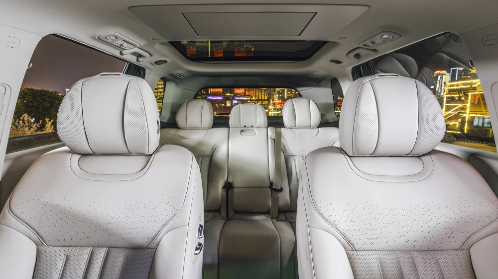 Салон гибридного флагманского кроссовера gac s9 5 мест