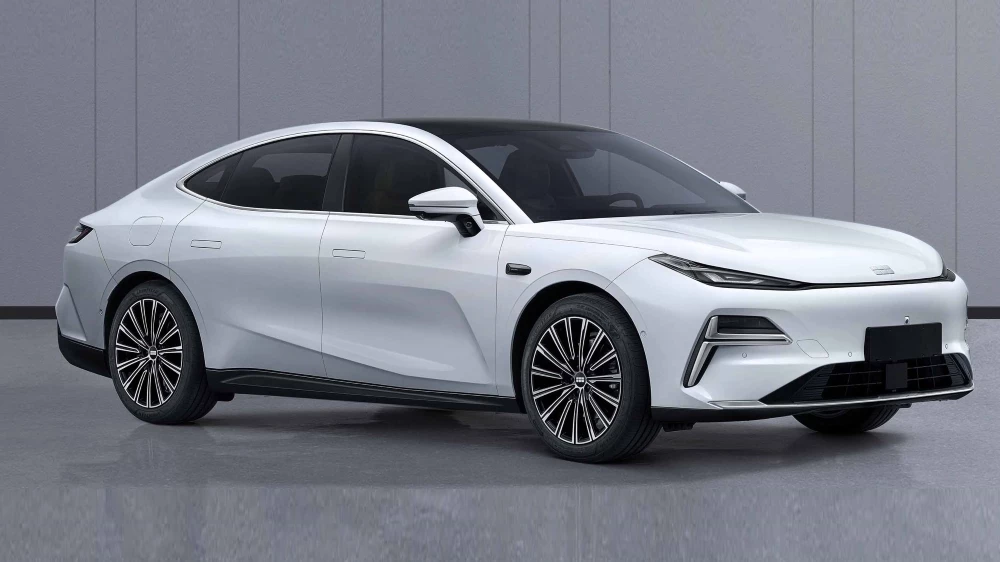 Geely Galaxy Starshine 8 EV сбоку спереди