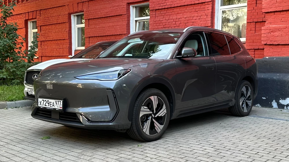 geely ex5 электромобиль сбоку спереди электрический тест драйв