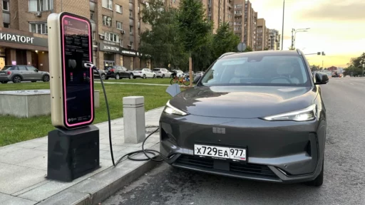 geely ex5 электромобиль сбоку спереди электрический тест драйв зарядка