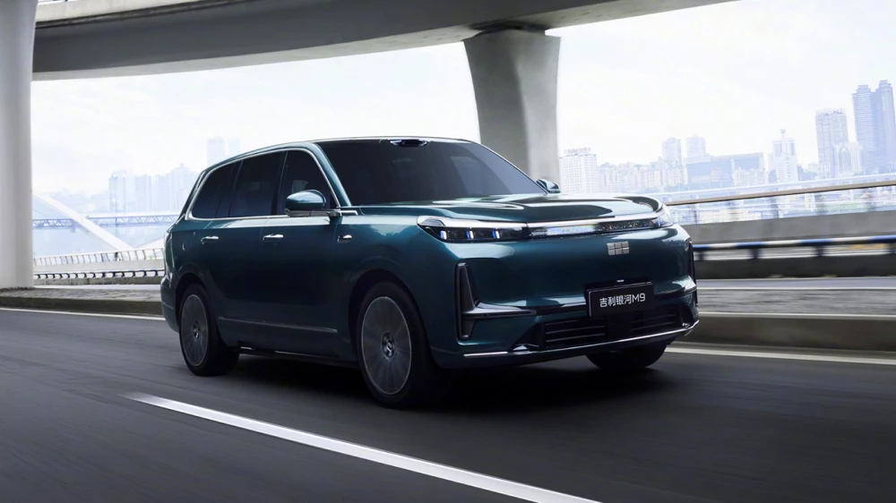 geely galaxy m9 сбоку спереди синий гибридный кроссовер старт предзаказов китай