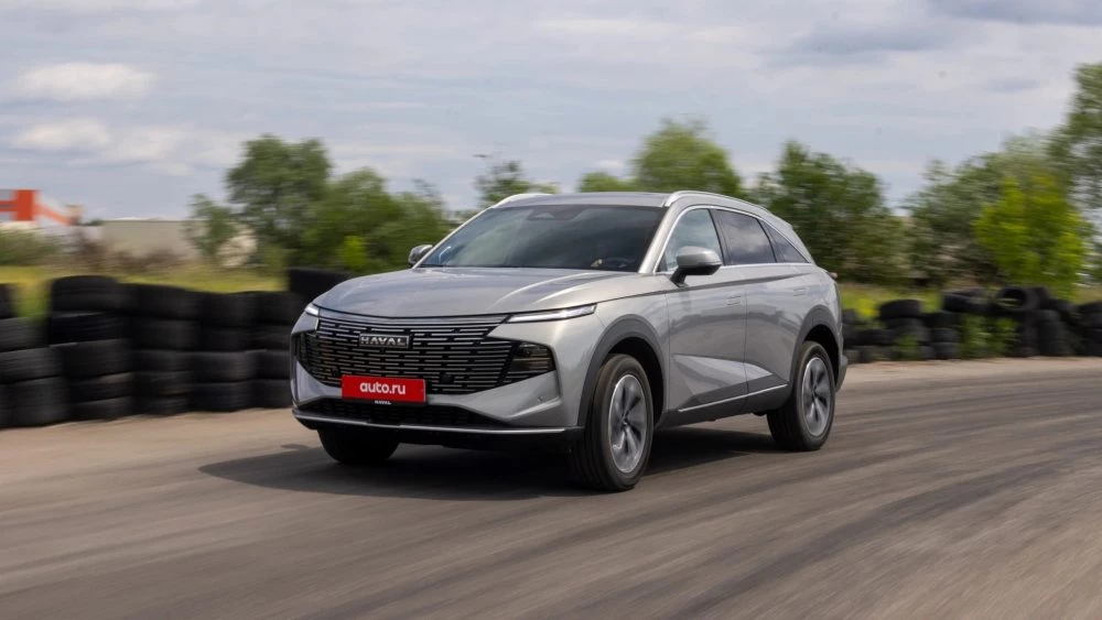 Супертест тест рейтинг среднеразмерных кроссоверов в России авто ру haval f7 сбоку спереди в динамике