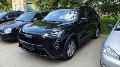 Кроссовер Haval Jolion Трубин сбоку спереди