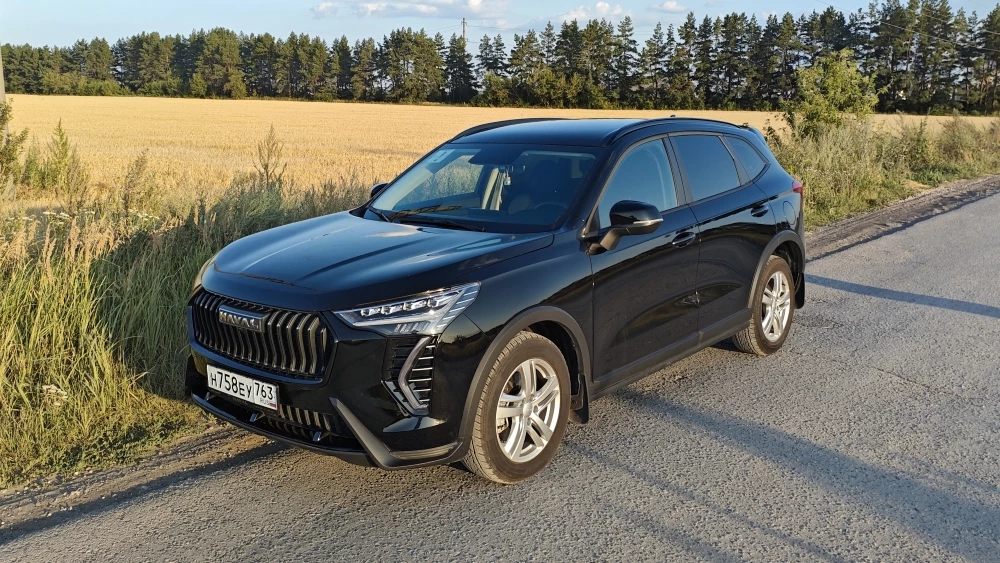 Кроссовер Haval Jolion Трубин сбоку спереди