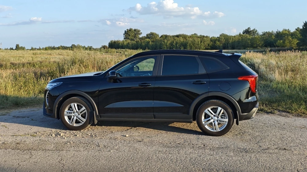 Кроссовер Haval Jolion Трубин сбоку