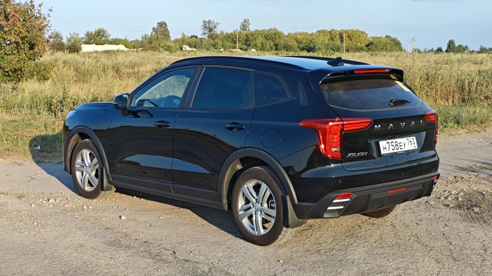 Кроссовер Haval Jolion Трубин сбоку сзади