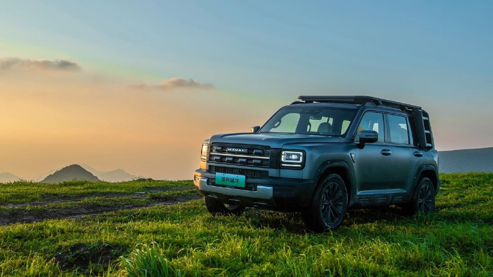 haval raptor hi4 обновленный 2026 модельного года гибридный кроссовер сбоку спереди серый