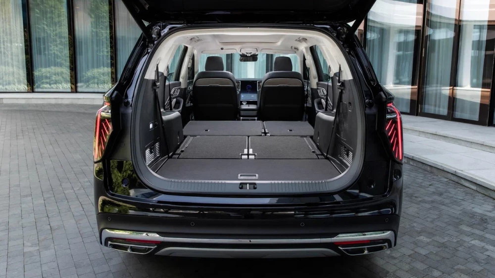 салон кроссовера hongqi hs7 черный кожаный багажник