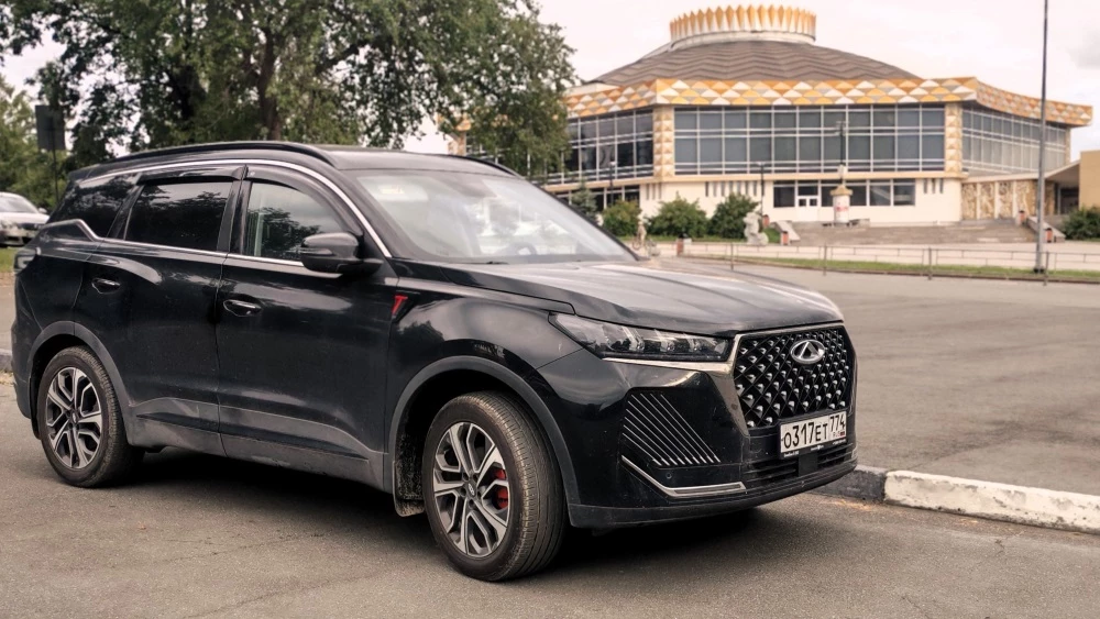 Кроссовер Chery Tiggo 7 Pro Max спереди сбоку