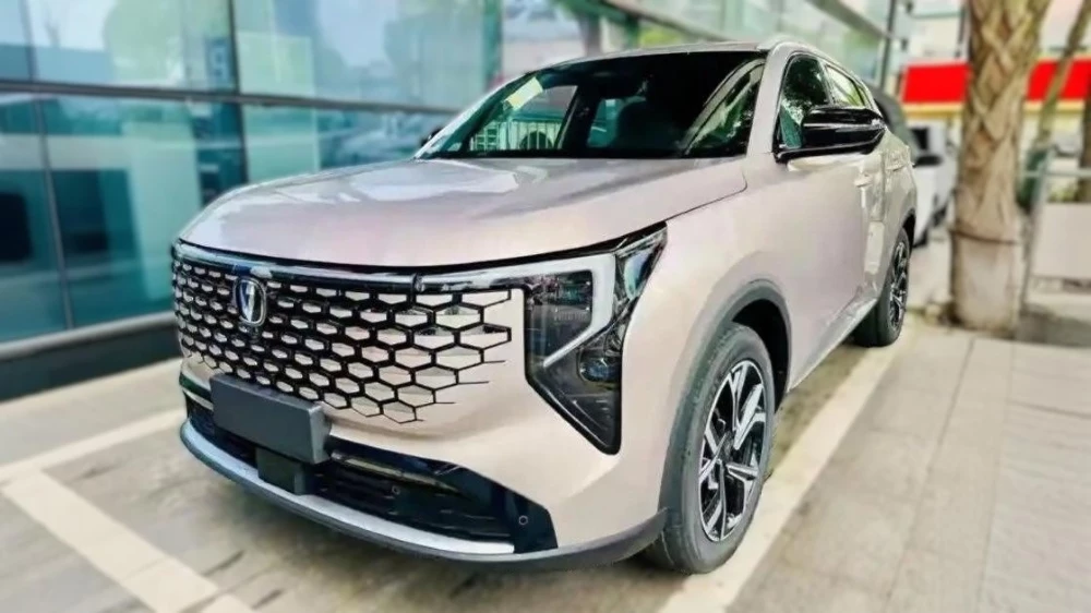 changan cs55 plus uni-s новое поколение сбоку спереди