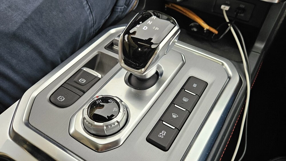 jac t9 дизель дизельный тест салон интерьер центральный тоннель селектор