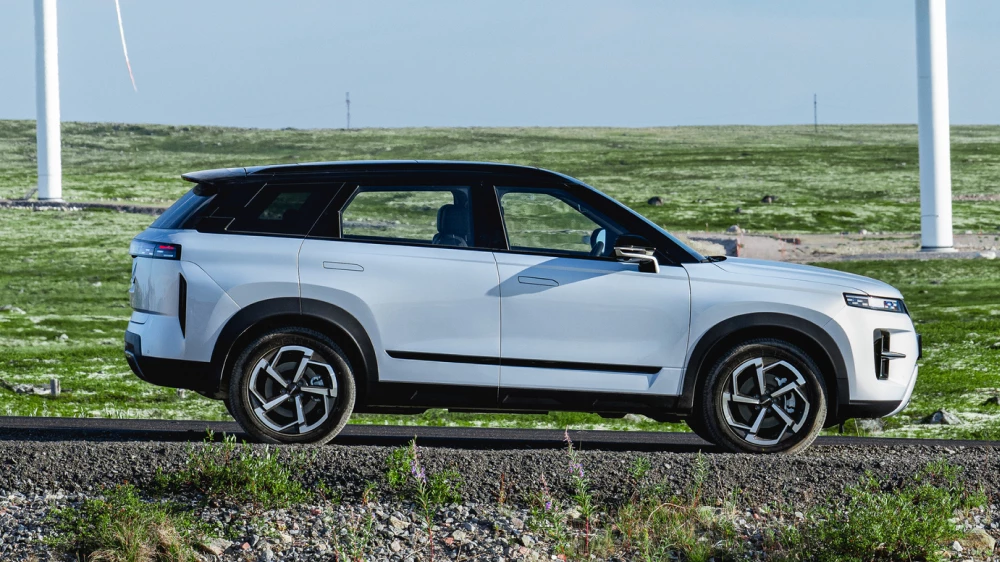 jaecoo j7 эксклюзив сбоку кроссовер голубой 