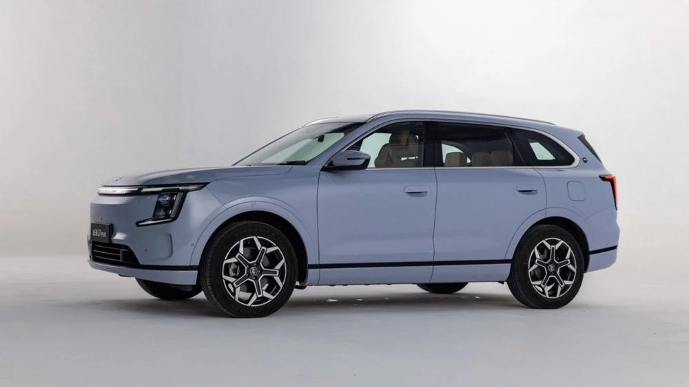 В Китае стартовали продажи кроссовера Jetour Shanhai L7 Plus. В чем он лучше, чем X70 Plus Jetour Shanhai L7 Plus сбоку